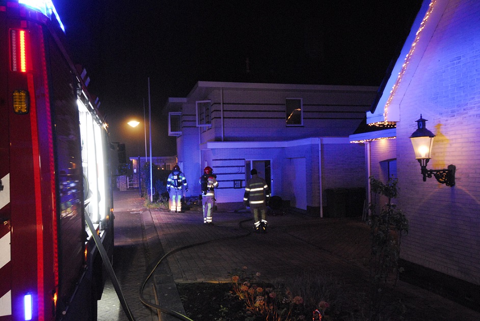 Brandweer blust keukenbrand in Eilandenbuurt