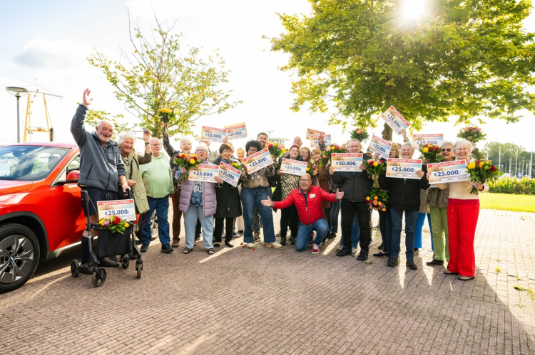 Inwoners Almere Haven winnen samen 575.000 euro bij de Postcode Loterij