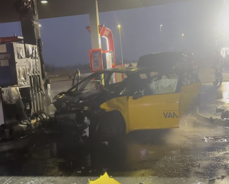 Dronken Almeerder (33) rijdt in op auto bij tankstation en veroorzaakt brand