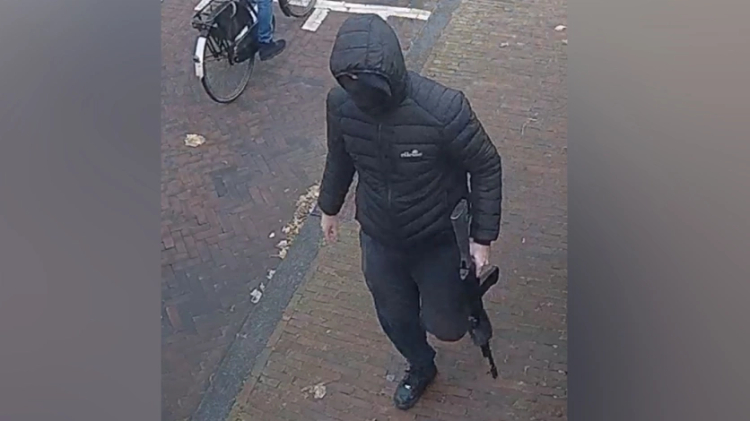 Twee politieheli's ingezet in Almere Buiten na schietpartij, 2 verdachten aangehouden door arrestatieteam