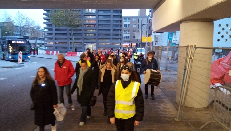 Solidariteitsmars eindigt met belofte: Belastingdienst meent krachten te bundelen om gedupeerden te helpen